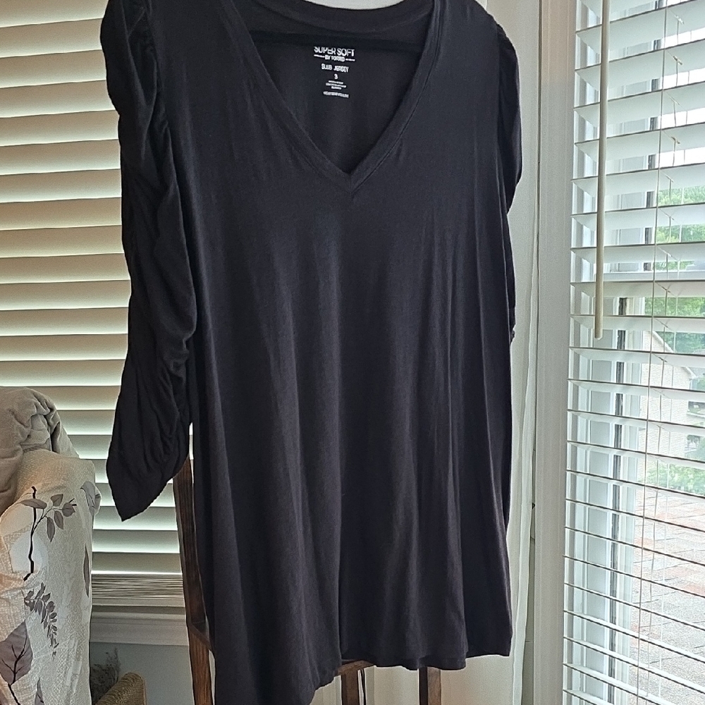 Torrid Black V-Neck Short Sleeve Top